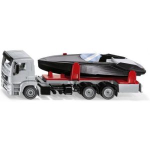 MAN com barco
